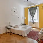 Appartement Sotto Casa C'e Mentre Dentro Abita Bukowski