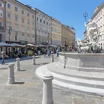 Sotto Casa C'e Mentre Dentro Abita Bukowski Apartment Trieste