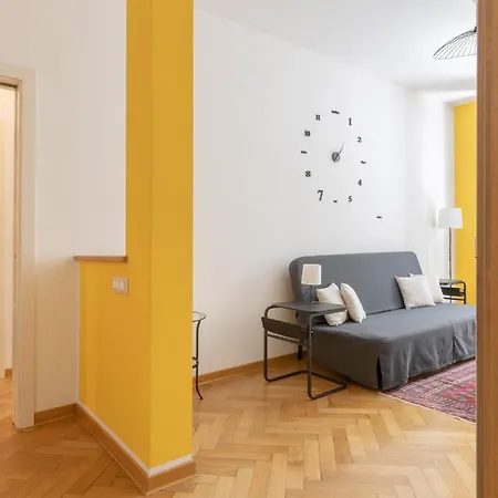Sotto Casa C'e Mentre Dentro Abita Bukowski Apartmán Terst