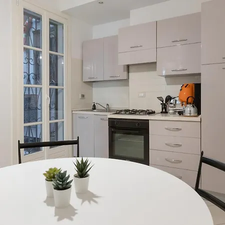 Sotto Casa C'e Mentre Dentro Abita Bukowski Apartmán Terst